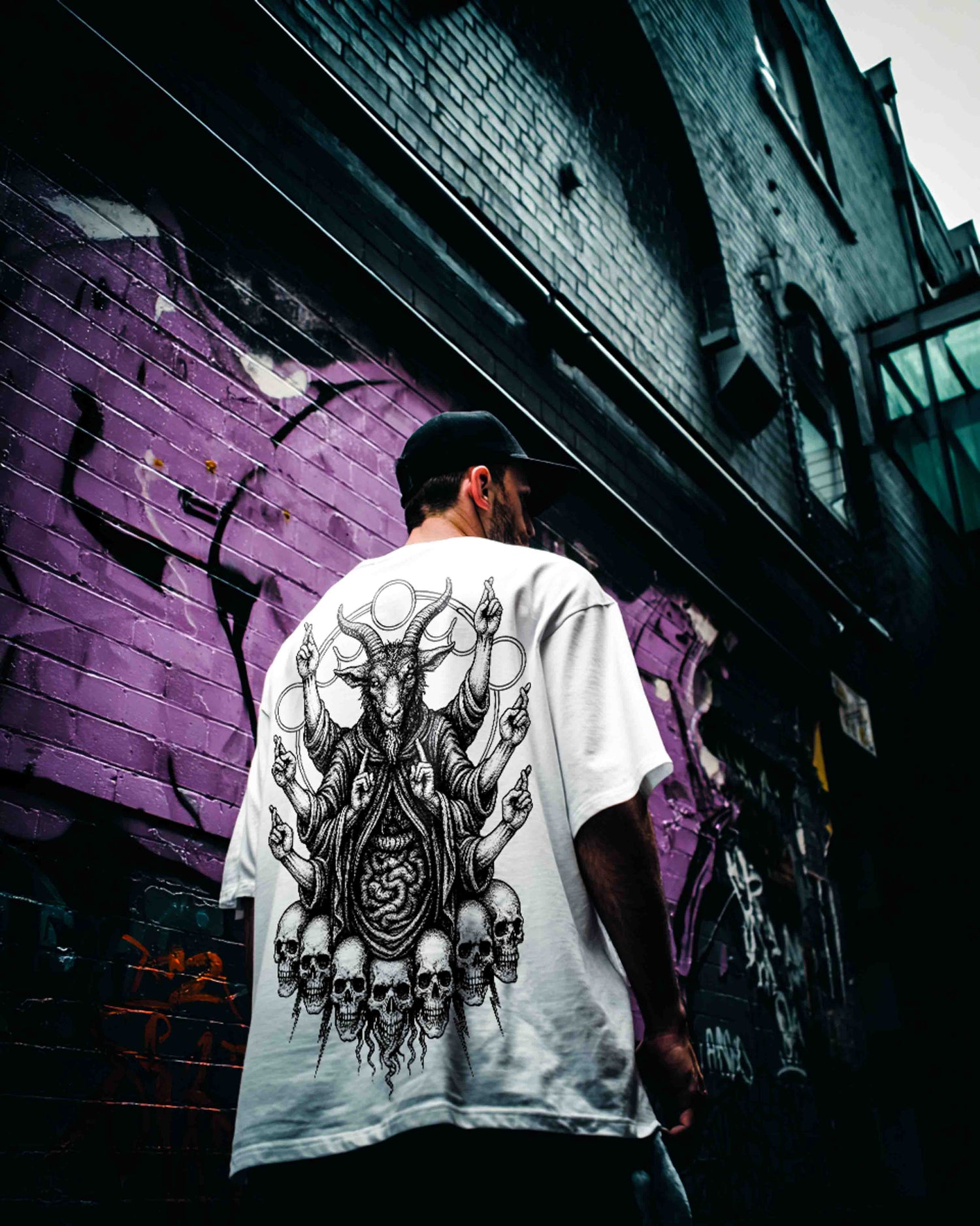 Omen Throne - T-shirt