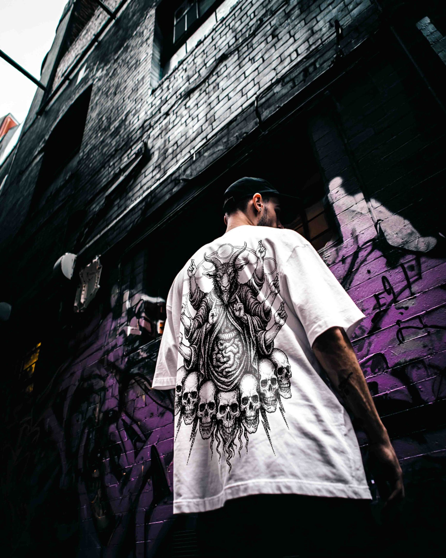 Omen Throne - T-shirt