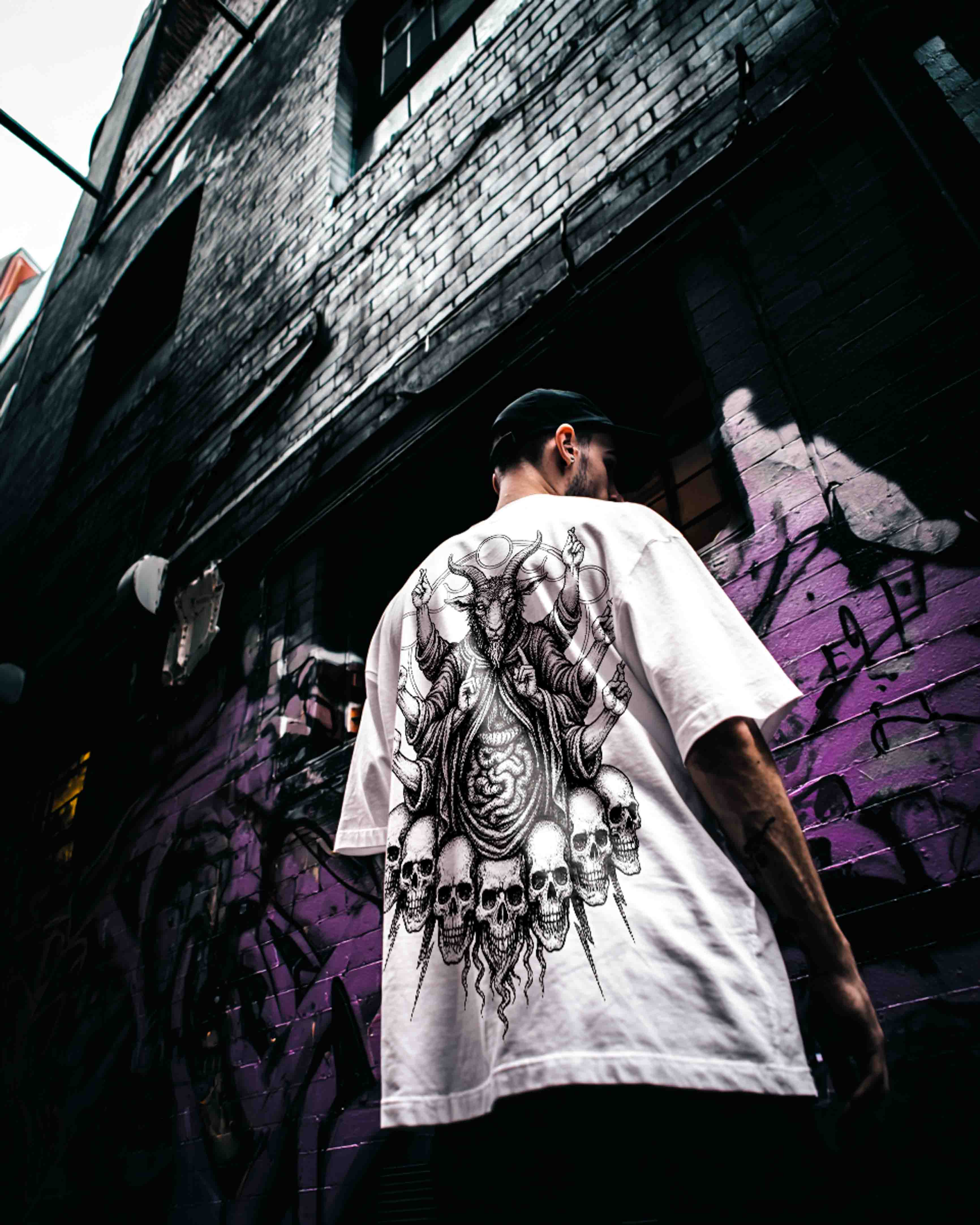 Omen Throne - T-shirt