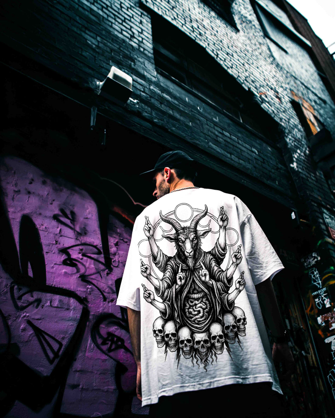 Omen Throne - T-shirt